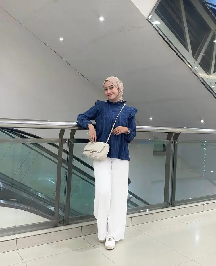 Baju Biru Tua Cocok Dengan Jilbab Warna Apa