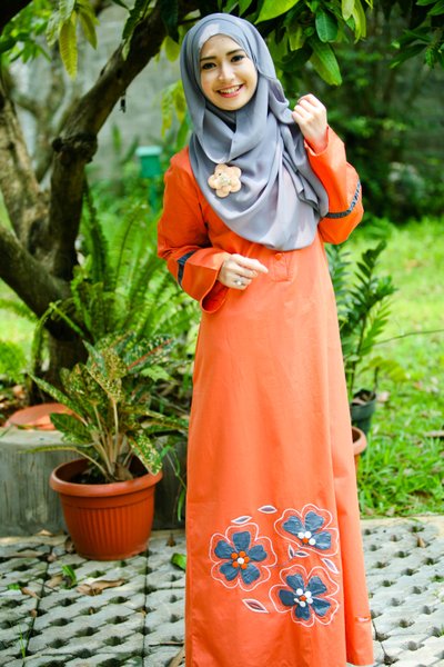 Gamis Orange Cocok Dengan Jilbab Warna Apa