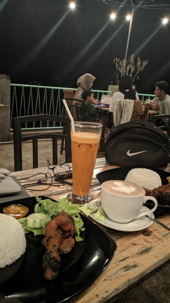 Kumpulan Foto di Cafe Malam Hari Terbagus dan Terlengkap Blog