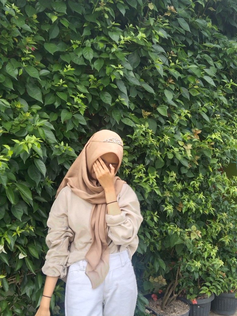 Gaya Foto Berdiri Hijab
